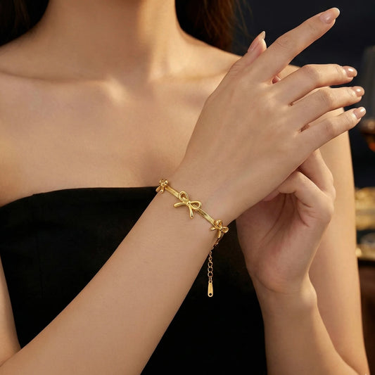 18KT Gold Plated Luxe Bow Charm Chain Bracelet