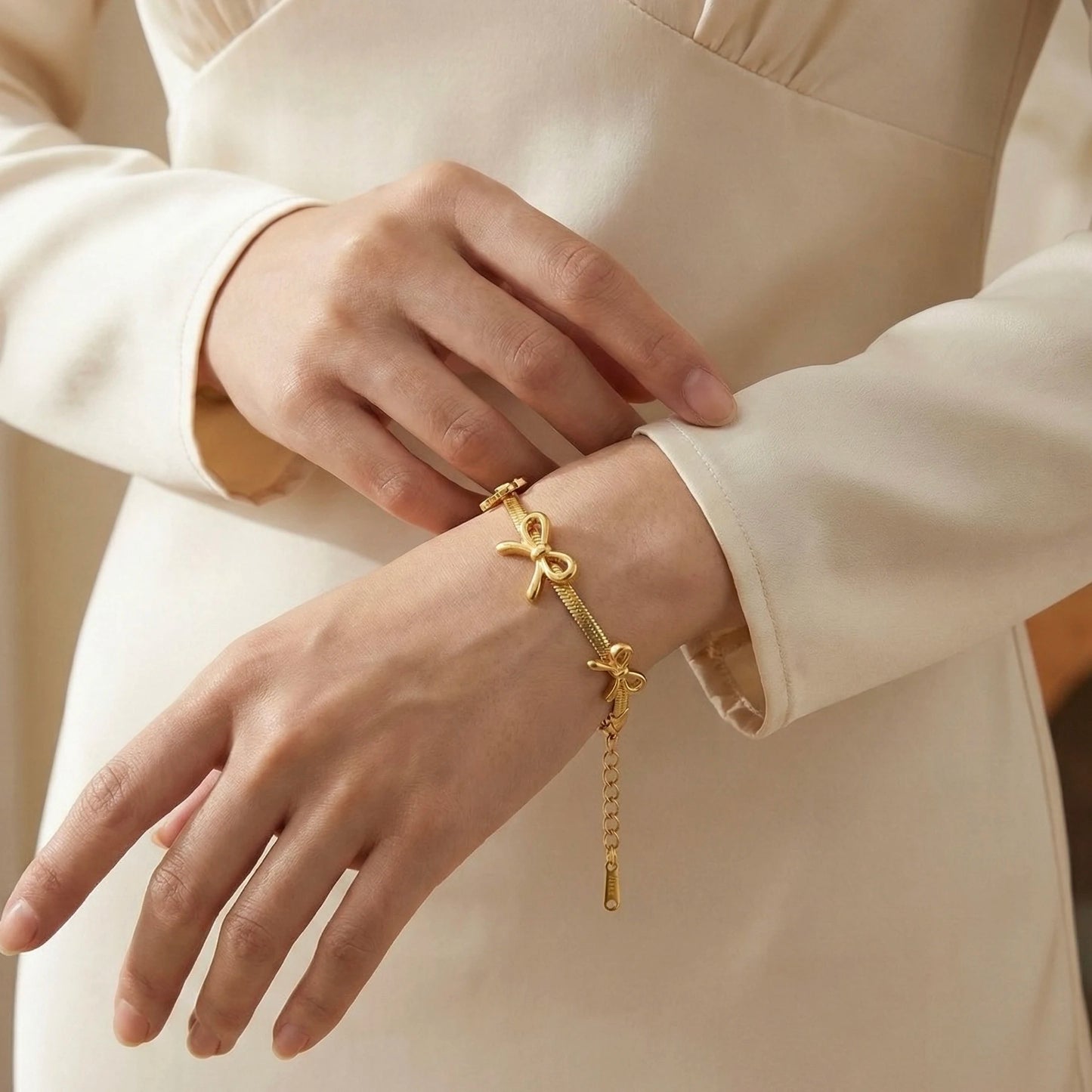 18KT Gold Plated Luxe Bow Charm Chain Bracelet