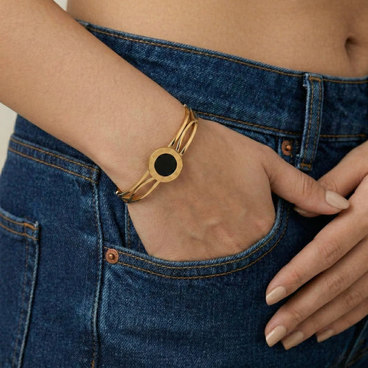 18Kt Gold Plated Elegant Black Dial Bracelet