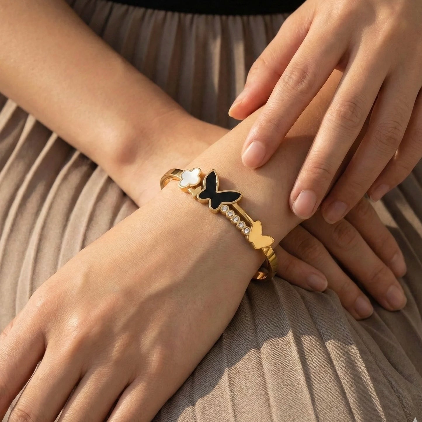 18KT Gold Plated Butterfly Clover Charm Bangle Bracelet