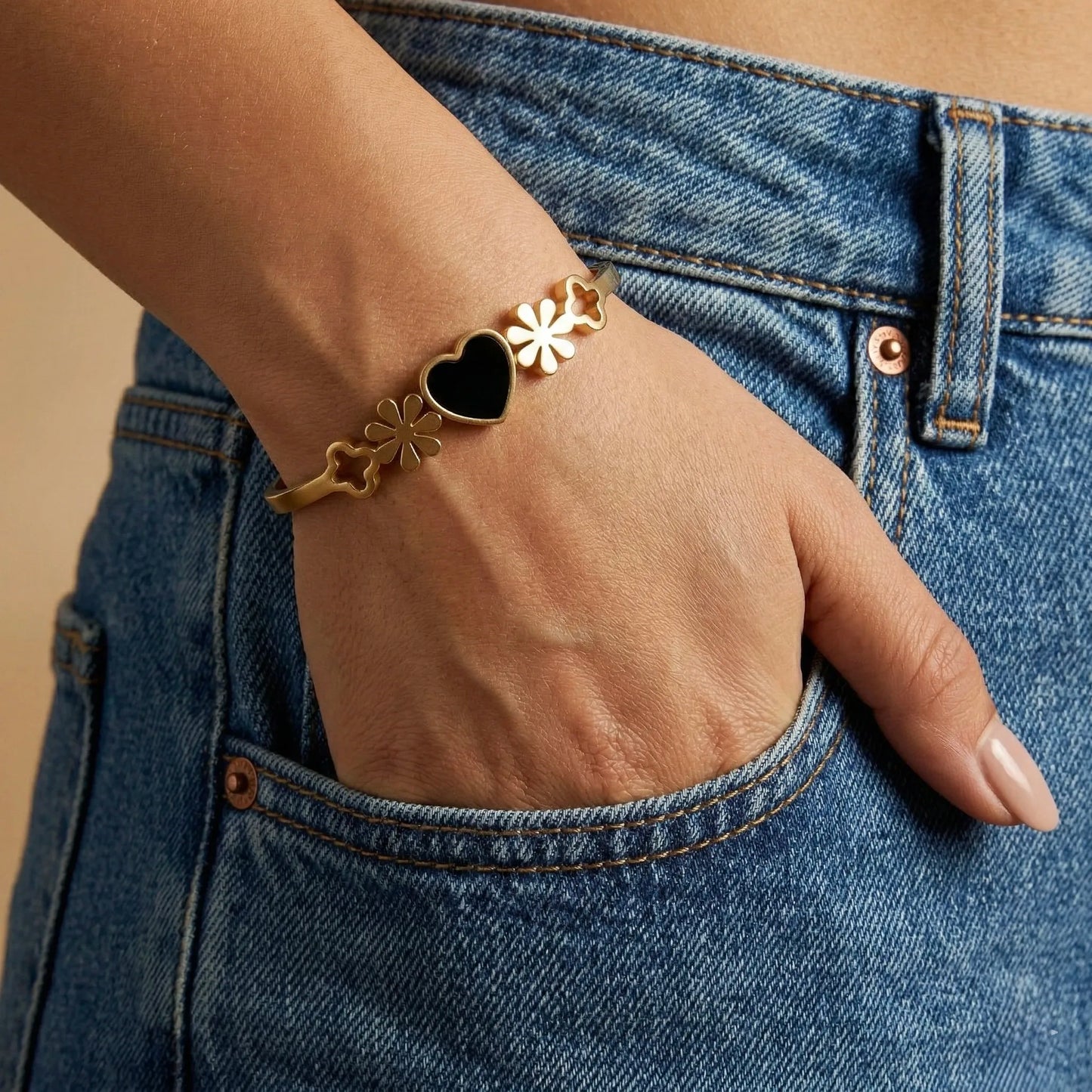 18Kt Gold Plated Black Heart Charm Bracelet