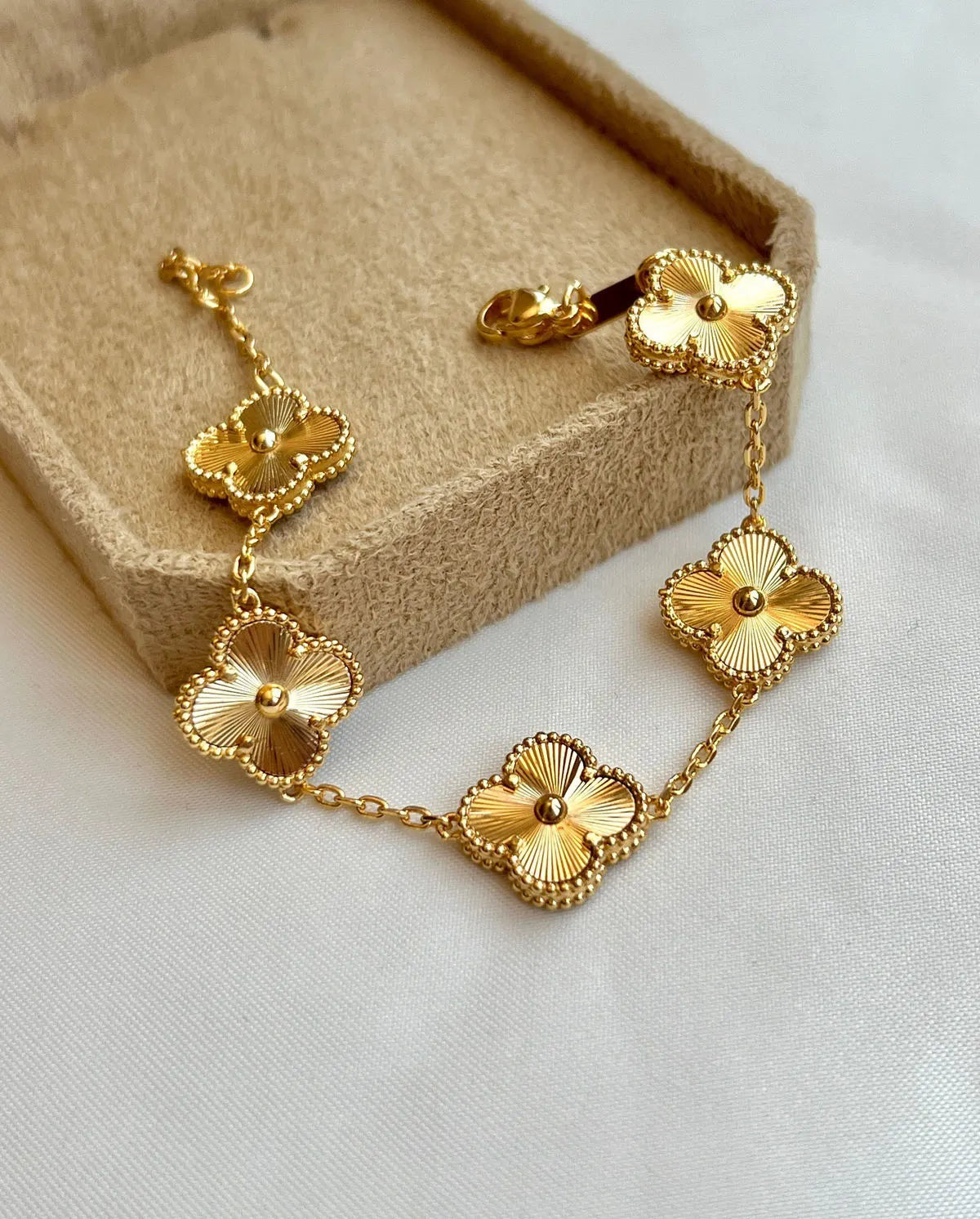 Vintage Golden Clover Bracelet