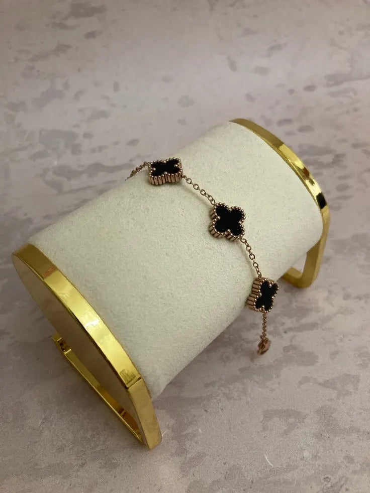 Elegance Black Clover Bracelet