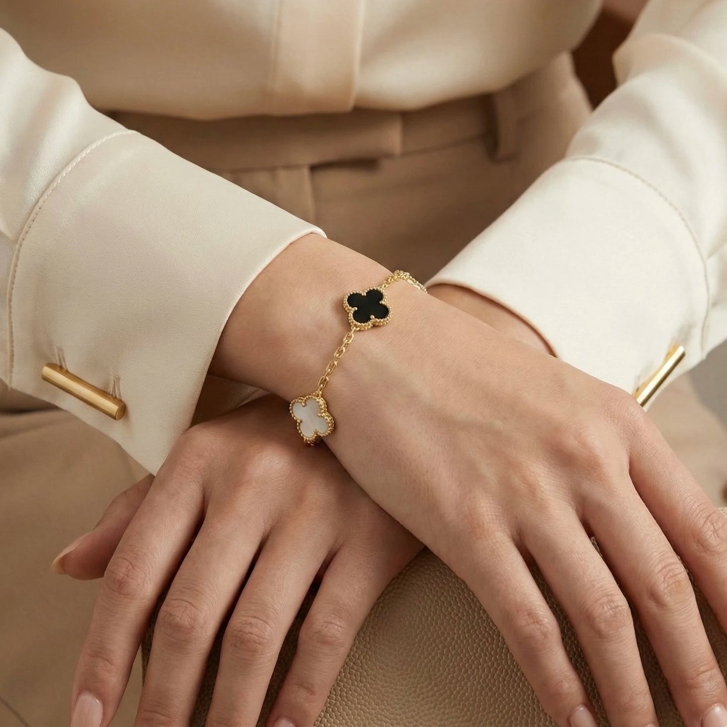 Elegance Reversible Clover Bracelet