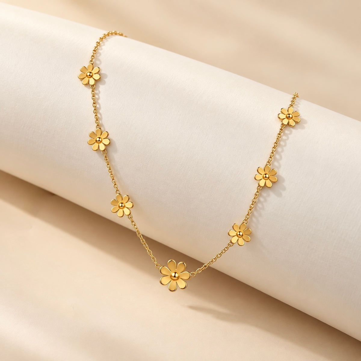 18Kt Gold Plated Dainty Flower Pendant Necklace