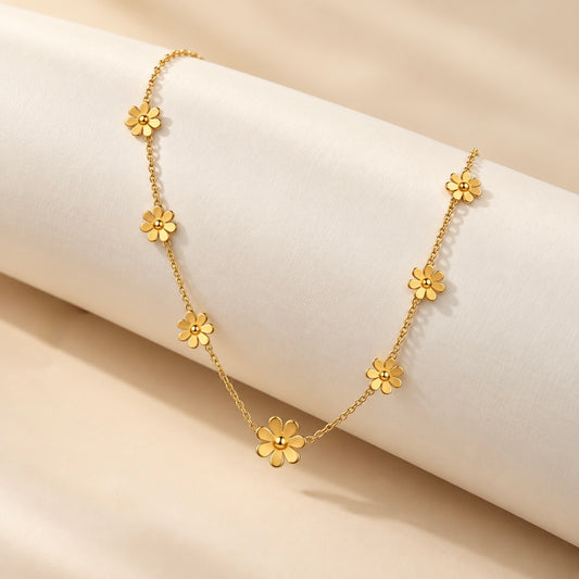 18Kt Gold Plated Dainty Flower Pendant Necklace