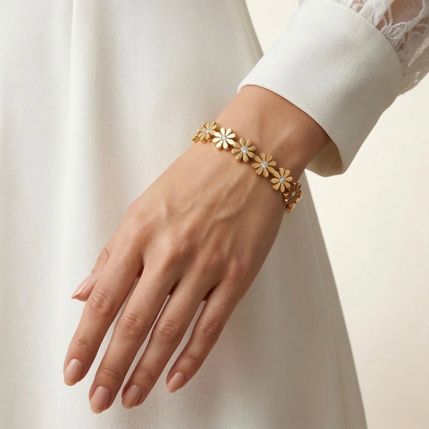 18KT Gold Plated Daisy Bloom Bracelet