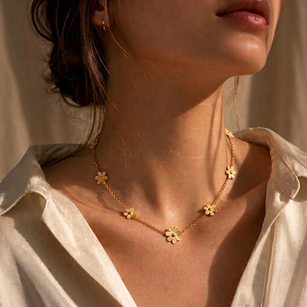 18Kt Gold Plated Dainty Flower Pendant Necklace