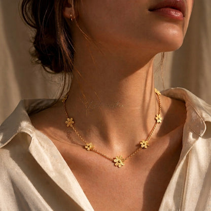 18Kt Gold Plated Dainty Flower Pendant Necklace