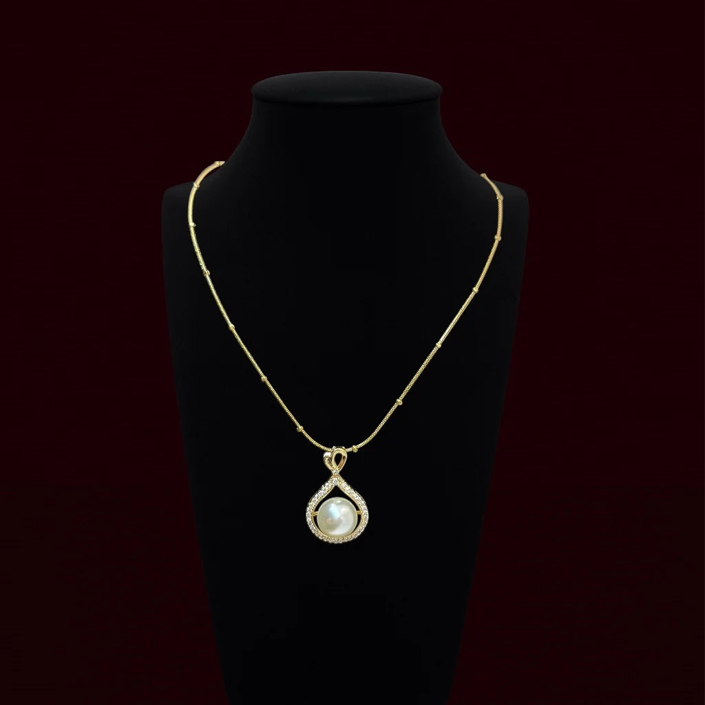 The Classic Teardrop Pearl Necklace
