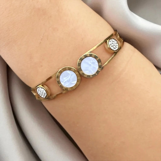 Vintage Pearl Face Bracelet