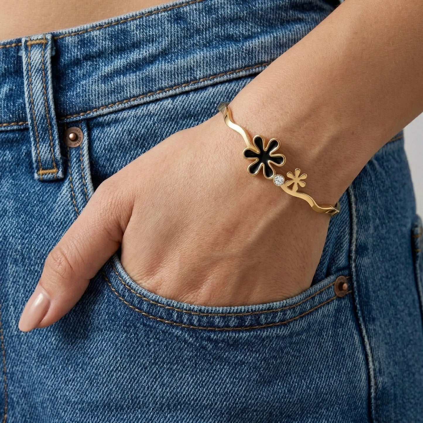 18Kt Gold Plated Minimal Floral Bangle Bracelet