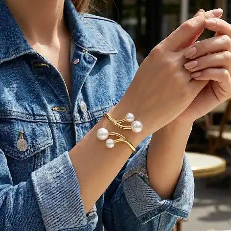 Contemporary Chic Pearl Bracelet
