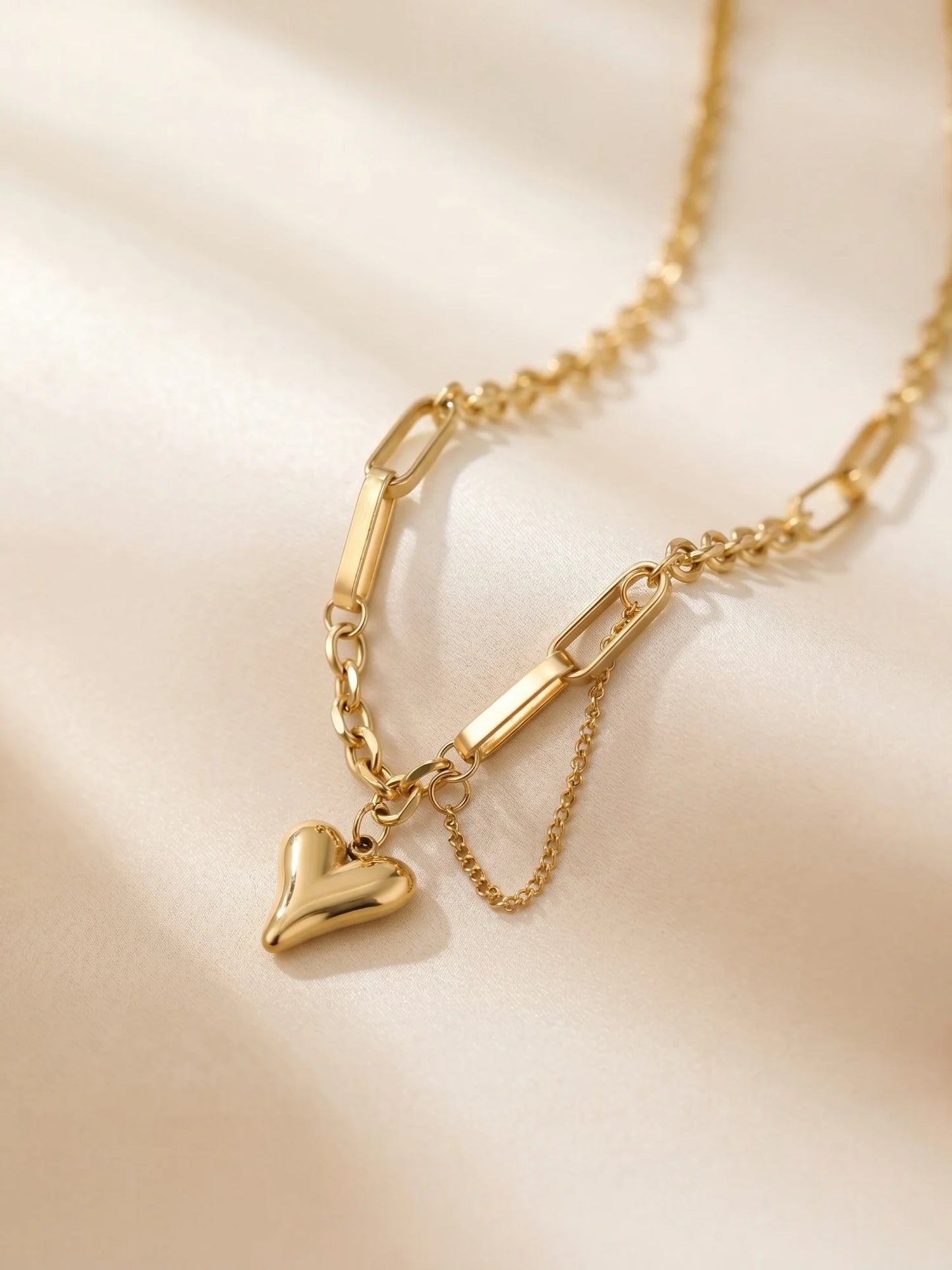 18Kt Gold Plated Modern Heart Pendant Necklace