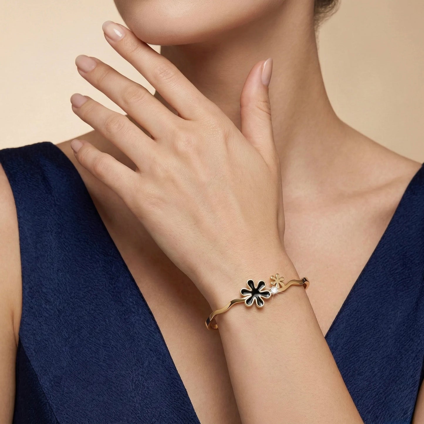 18Kt Gold Plated Minimal Floral Bangle Bracelet
