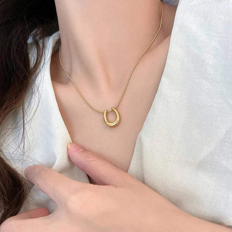 U-Shape Glow Chain Pendant Necklace