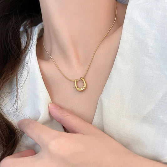 18KT Gold Plated U-Shape Glow Chain Pendant Necklace