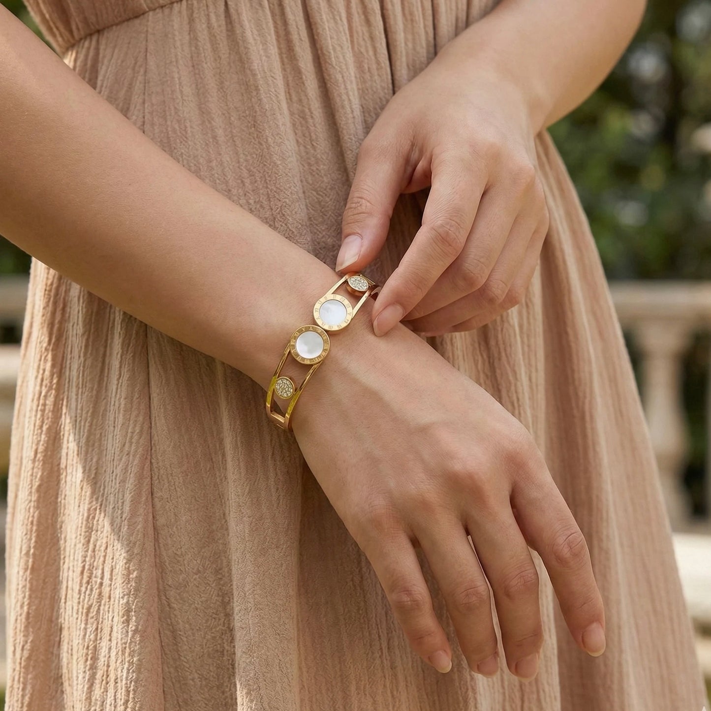 Vintage Pearl Face Bracelet