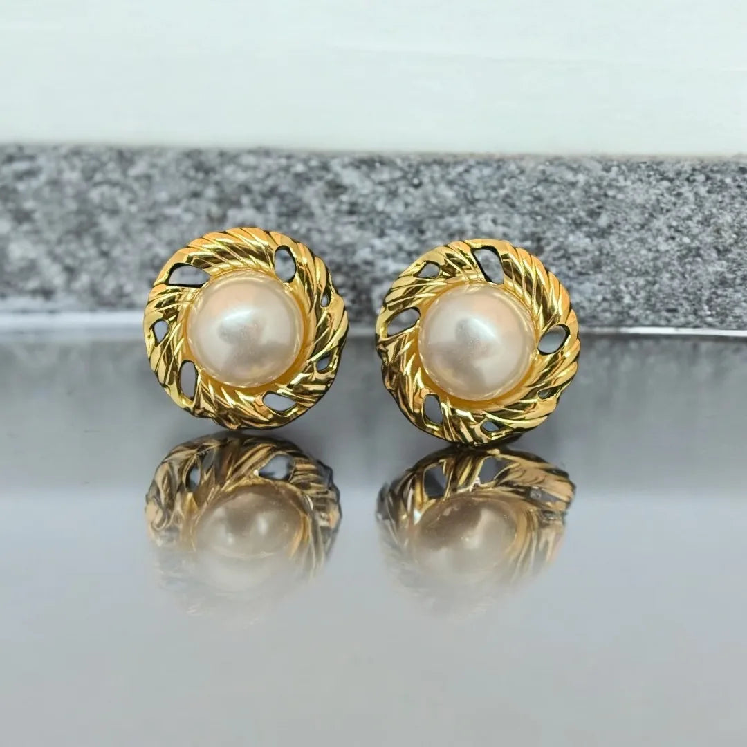 Twisted Halo Pearl Studs – 18K Gold Plated & Waterproof