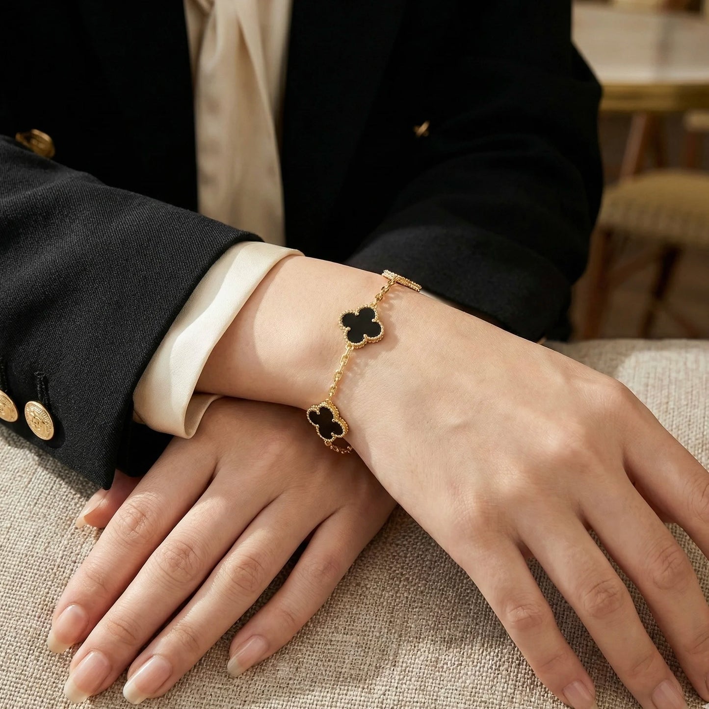 Elegance Black Clover Bracelet