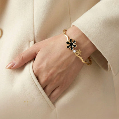 18Kt Gold Plated Minimal Floral Bangle Bracelet