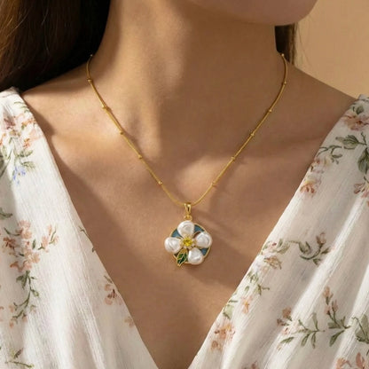 18KT Gold Plated Pearl Petal Bloom Necklace