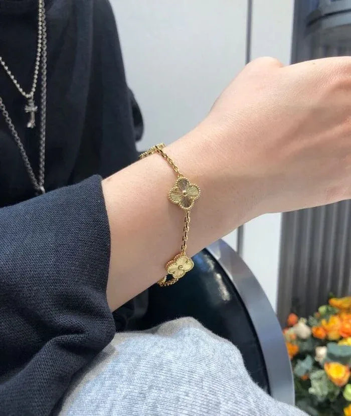 Vintage Golden Clover Bracelet