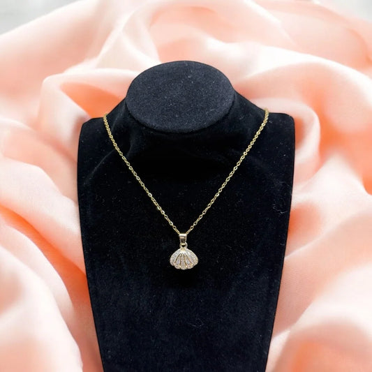 Secret Pearl Shell Pendant Necklace