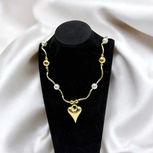 Curvy Love Pendant Necklace