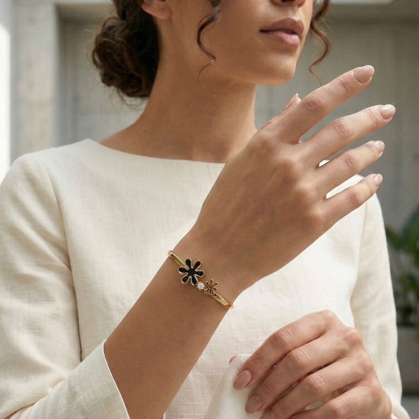 18Kt Gold Plated Minimal Floral Bangle Bracelet