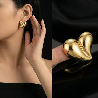 18KT Gold Plated Minimal Heart Curve Studs