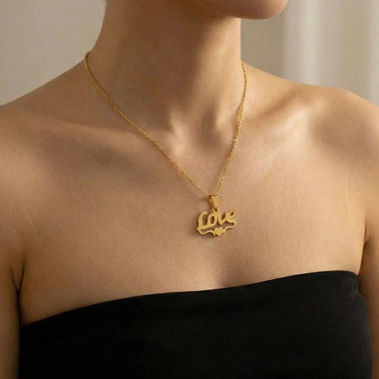 18KT Gold Plated Heartfelt Love Pendant & Studs