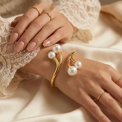 Contemporary Chic Pearl Bracelet