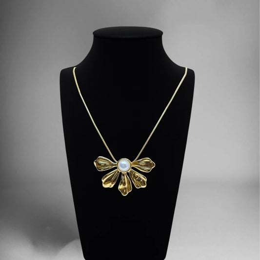 Dainty Pearl Petal Pendant Necklace