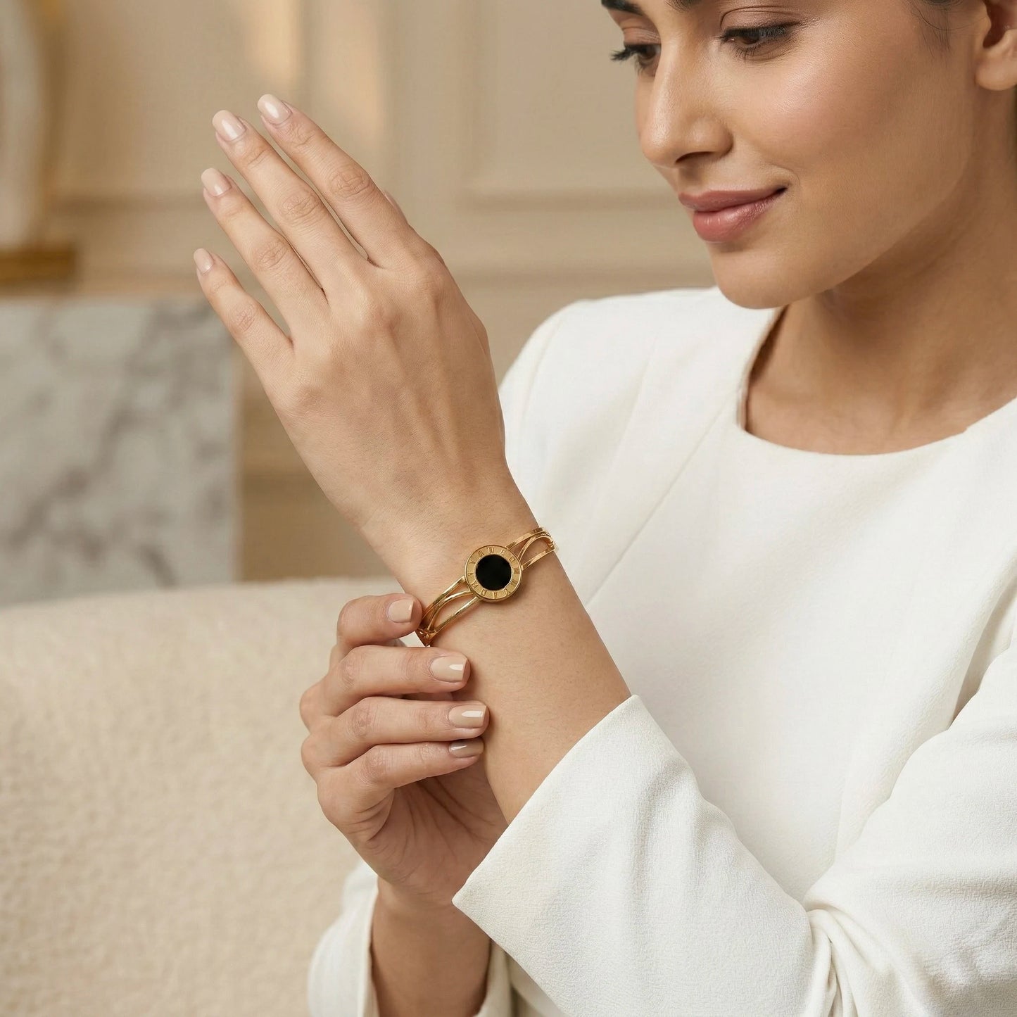 18Kt Gold Plated Elegant Black Dial Bracelet