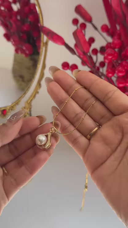 18KT Gold Plated The Classic Teardrop Pearl Necklace