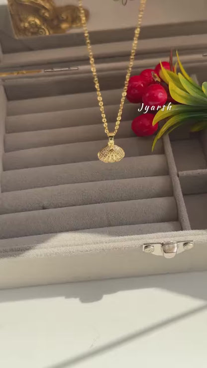 18KT Gold Plated Secret Pearl Shell Pendant Necklace