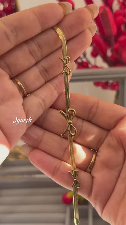 18KT Gold Plated Luxe Bow Charm Chain Bracelet