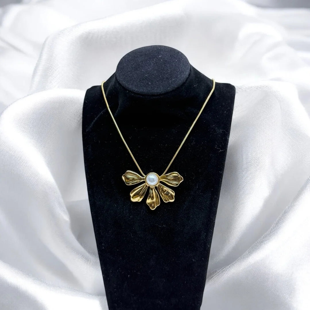 Dainty Pearl Petal Pendant Necklace