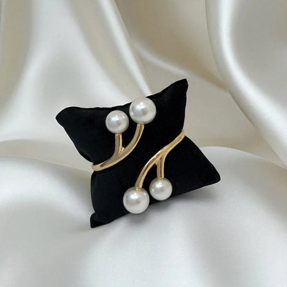 Contemporary Chic Pearl Bracelet