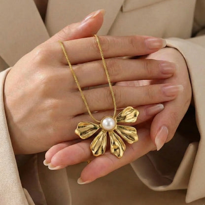 18KT Gold Plated Dainty Pearl Petal Pendant Necklace