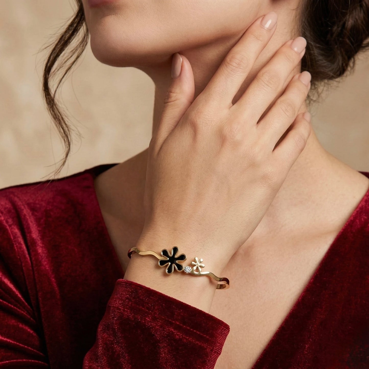 18Kt Gold Plated Minimal Floral Bangle Bracelet